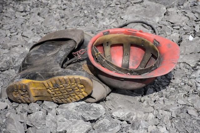 ریزش معدن زغال سنگ در کرمان یک کشته و ۷ مصدوم برجای گذاشت
