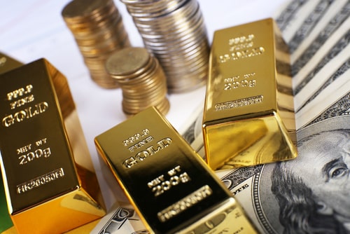 تقویت ارزش دلار باعث کاهش بهای طلا شد/ طلا به کانال ۱۲۰۰ دلار نزدیک شد