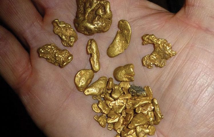 کشف ۵۰۰ کیلو سنگ طلای قاچاق در ورزقان