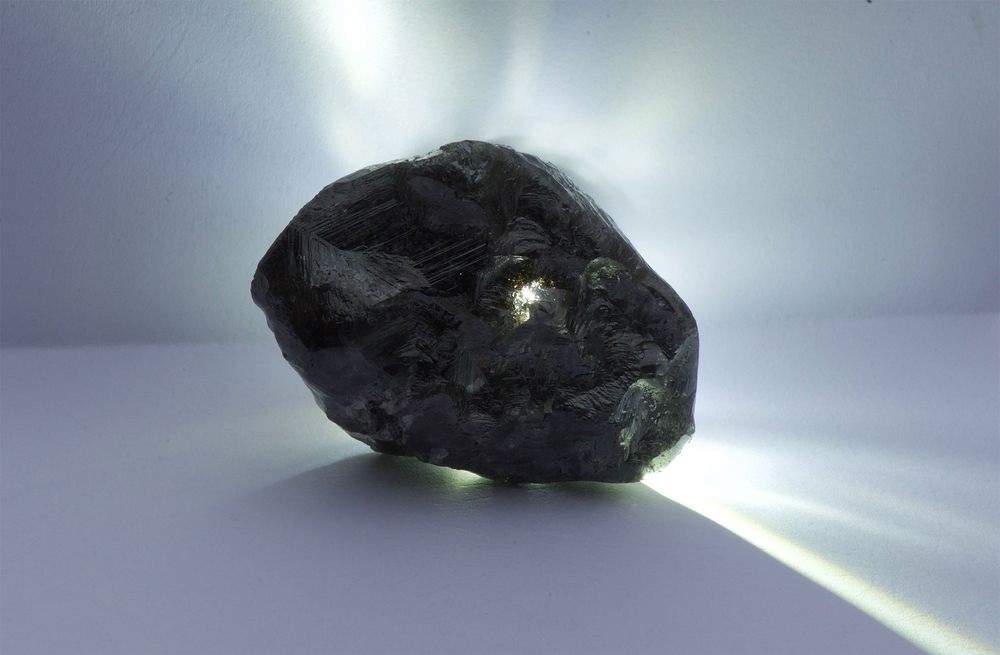 الماسی به اندازه یک توپ تنیس/ دومین الماس بزرگ تاریخ کشف شد