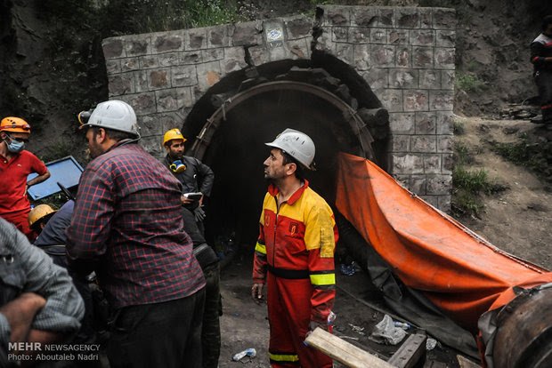 نجات ۲ کارگر محبوس شده در معدن سرب و روی بهاباد