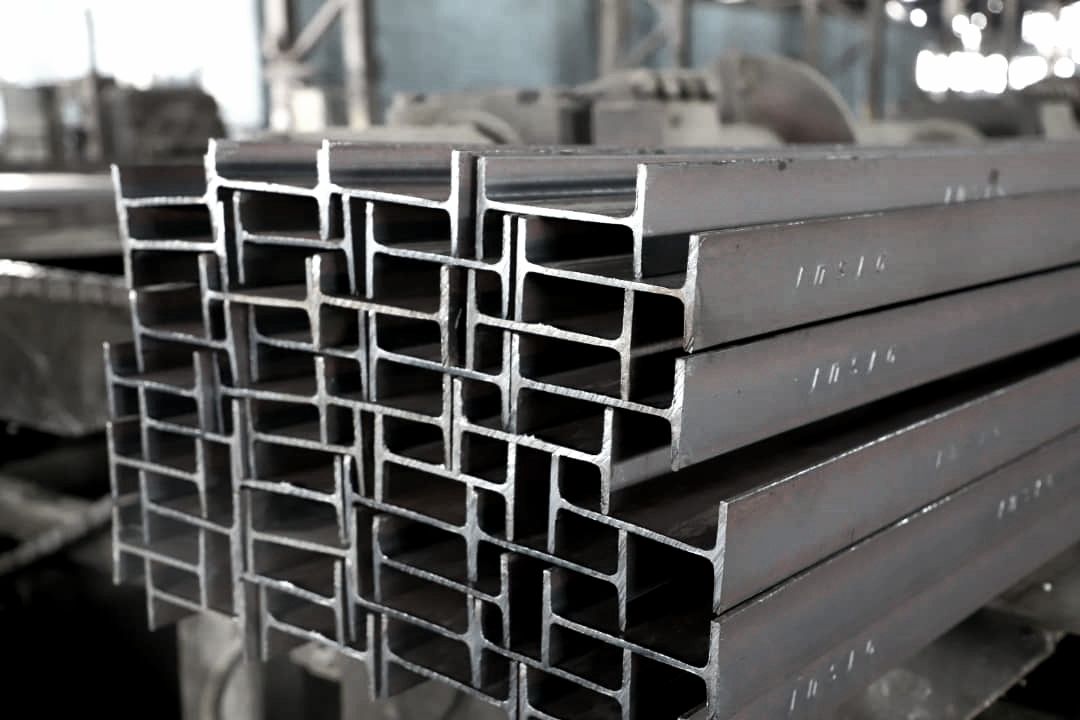 تولید تیرآهن سبک صادراتی ۱۴ در گروه ملی صنعتی فولاد ایران