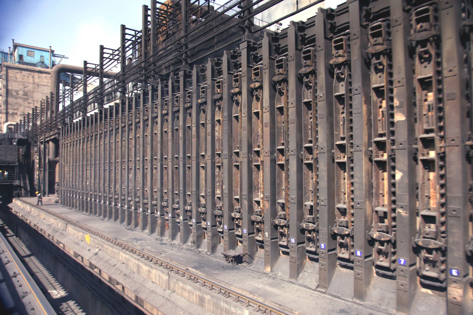 بومی سازی پروژه زیست محیطی در ذوب آهن اصفهان/ تعداد ۷۴ درب فلکسیبل ساخته و نصب شد