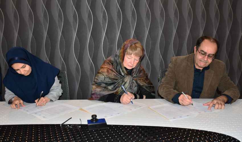 امضای تفاهم‌نامه سه جانبه میان شرکت OZAEO روسیه، پژوهشکده علوم‌زمین و سازمان زمین‌شناسی و اکتشافات معدنی کشور به منظور توسعه و تعمیق مناسبات ایران و روسیه در بخش مطالعات علوم‌زمین