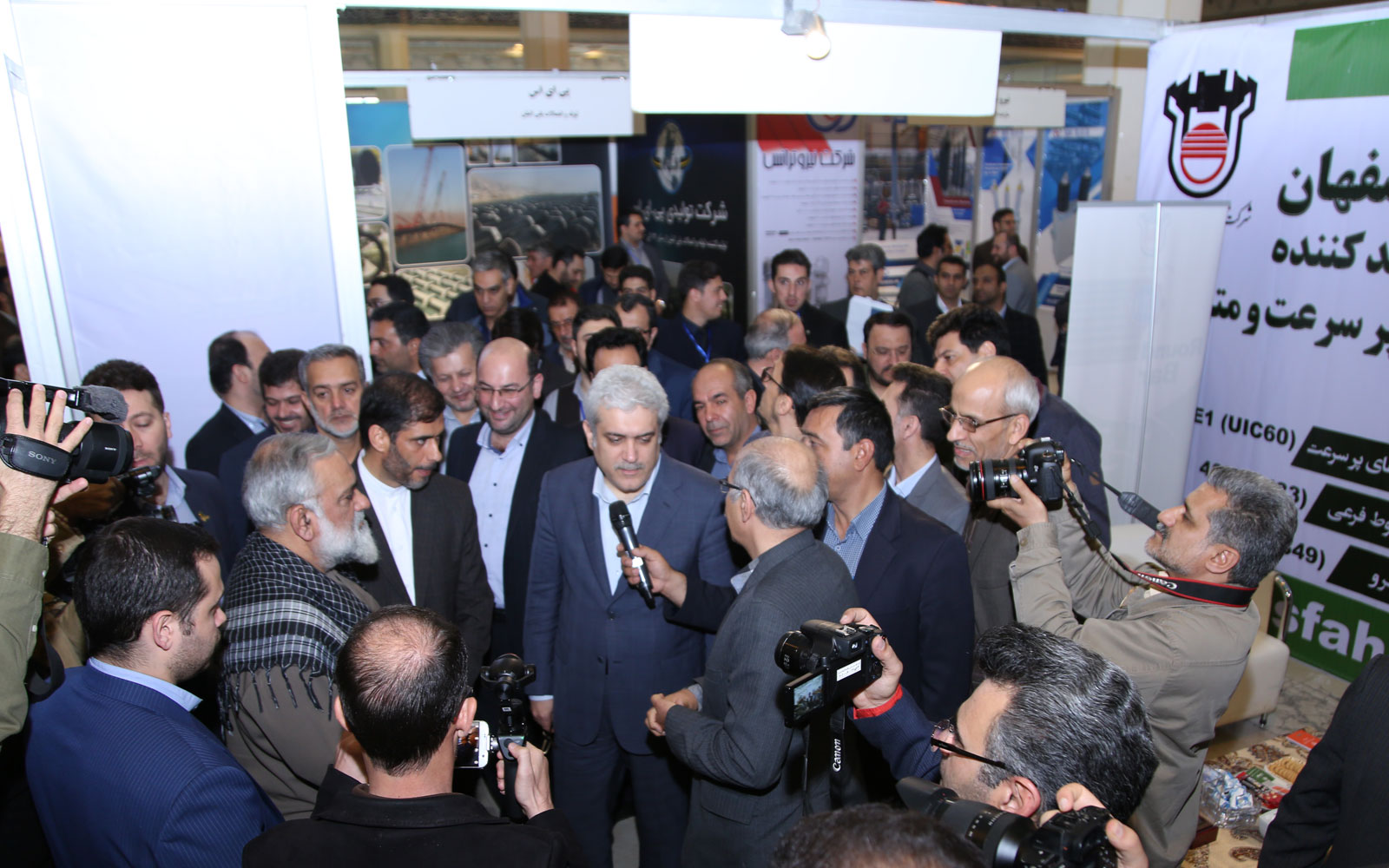 تولید ریل ملی در ذوب آهن اصفهان، افتخاری بزرگ برای کشور است