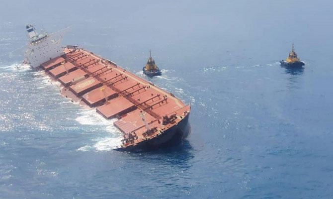واله برزیل در حال بررسی نشت احتمالی سوخت از کشتی حامل سنگ آهن آسیب دیده است