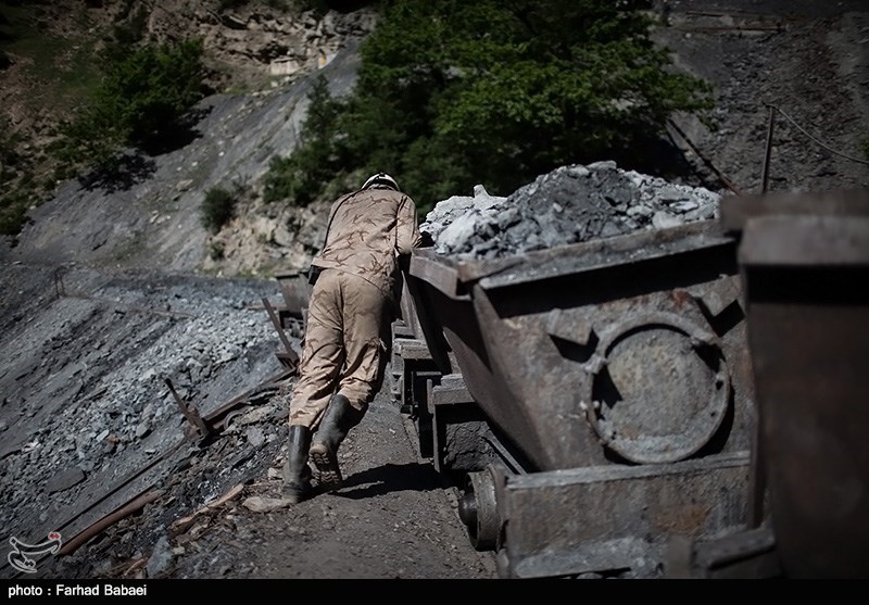 کاهش ساعات کاری تنها راهکار کارفرمای معدن زغال سنگ همکار کرمان برای مقابله با کرونا