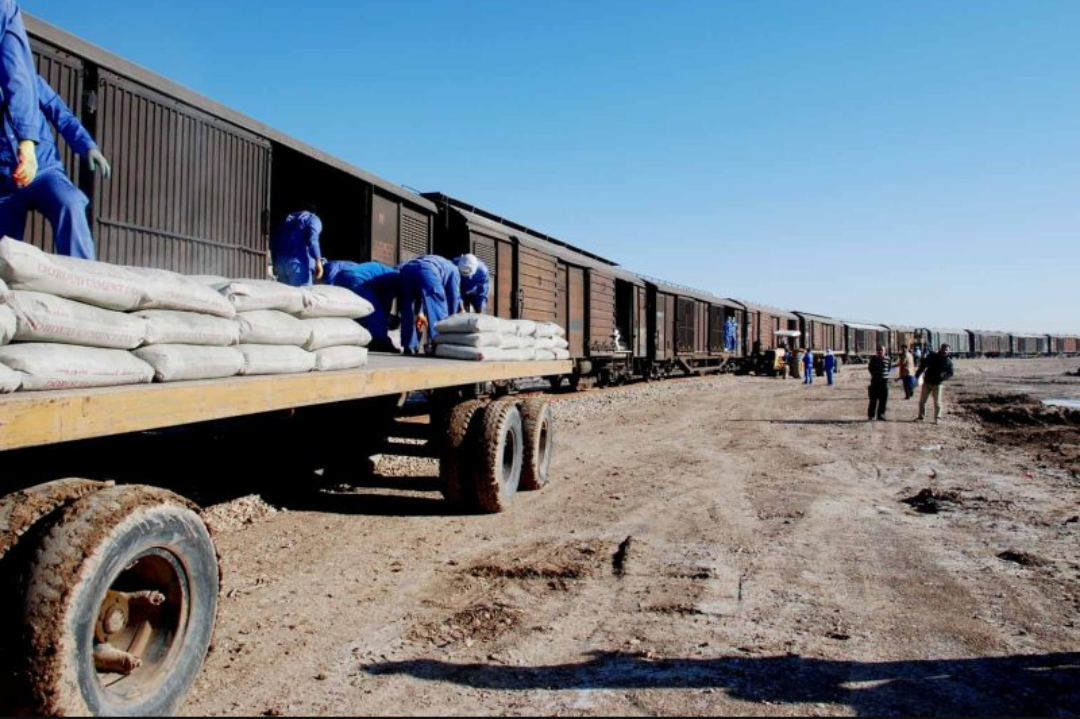 بارگیری نخستین محموله صادراتی سیمان قشم به مقصد سومالی