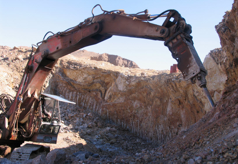 رشد ۲۶ درصدی استخراج مواد معدنی در مهاباد/ مهاباد را یکی از قطب‌های اصلی استخراج سنگ «باریت» در کشور است