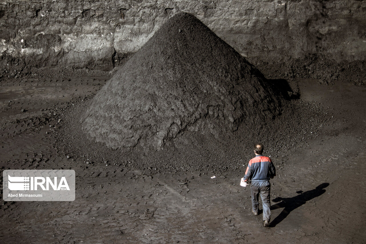 استخراج بیش از ۱.۵ میلیون تن زغال سنگ از دو مجموعه طبس و البرز مرکزی در سال گذشته/ سهم ۹۲ درصدی طبس از این حجم استخراج/ تولید زغال با مصرف همخوانی ندارد و زمینه صادرات را فراهم کرده است