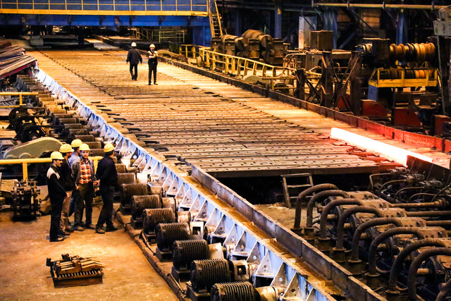 اختصاص ۵۰ درصد تولیدات مدیریت فولادسازی ذوب آهن به صادرات در سال گذشته/ بومی سازی ۷۰ درصد قطعات تکنولوژی ذوب ریل ملی / بومی سازی و راه اندازی ریومپینگ ایستگاه ریخته گری شماره ۷ فولادسازی پس از ۲۸ سال توسط تلاشگران ذوب آهنی