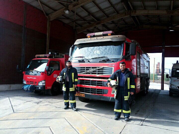 همکاری واحد آتش‌نشانی فولاد اکسین در اطفا حریق انبار تراورس شرکت فولاد خوزستان در راستای مسئولیت اجتماعی