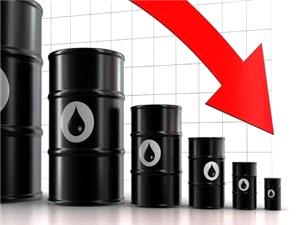 کاهش بهای نفت در بازارهای جهانی در پی انتشار آمارهای صنعتی ضعیف