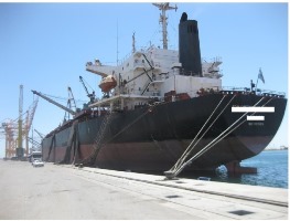 توقیف یک فروند کشتی حامل ۷۰ هزار تن سنگ آهن قاچاق در هرمزگان/ ارزش تقریبی محموله کشف شده ۴۷ میلیارد تومان اعلام شده است