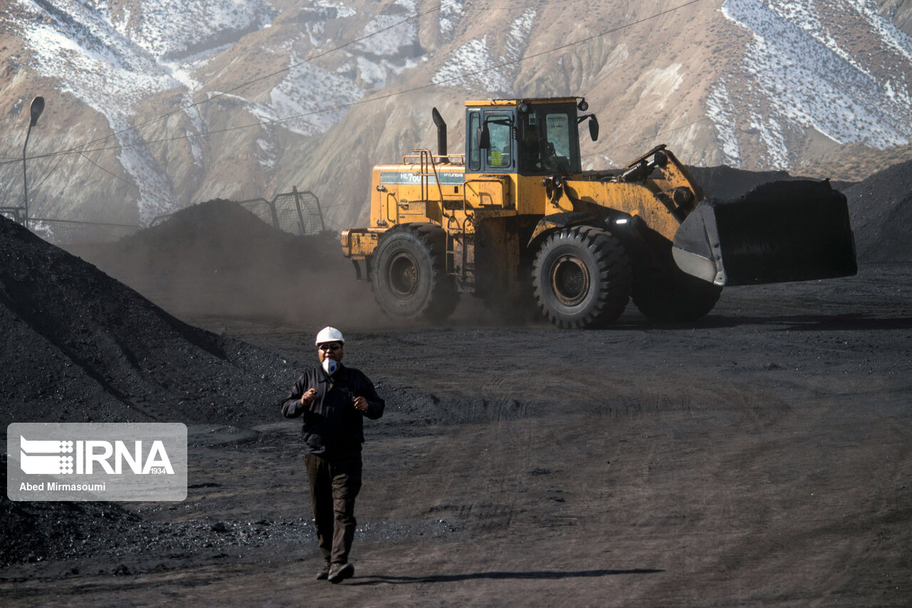 استخراج بیش از ۹۱۱.۶ هزار تن زغالسنگ خام در منطقه البرز مرکزی و طبس