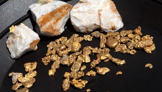فرآوری سالانه یک میلیون تن ماده معدنی طلا در تکاب