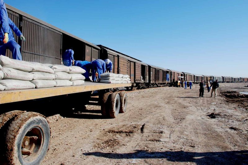 صادرات ۲ هزار تن کلینکر سیمان از مهریز به عمان