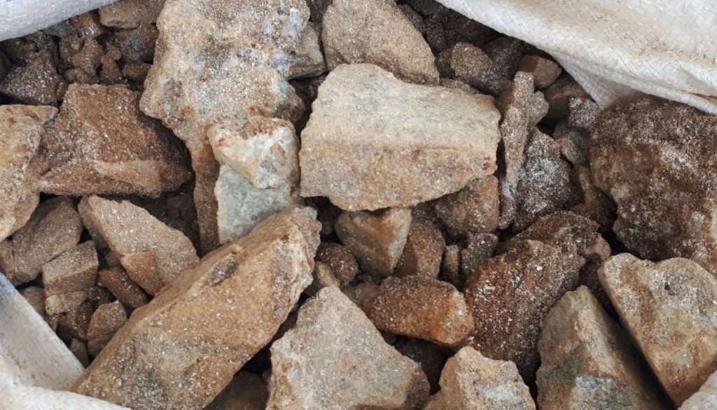 کشف بیش از ۵ تن سنگ معدن قاچاق در اسفراین