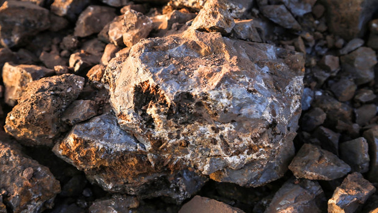 کشف بیش از یک تن سنگ معدن قاچاق در اسفراین
