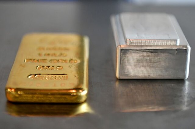 طلا و نقره همچنان سر به زیر در بازار